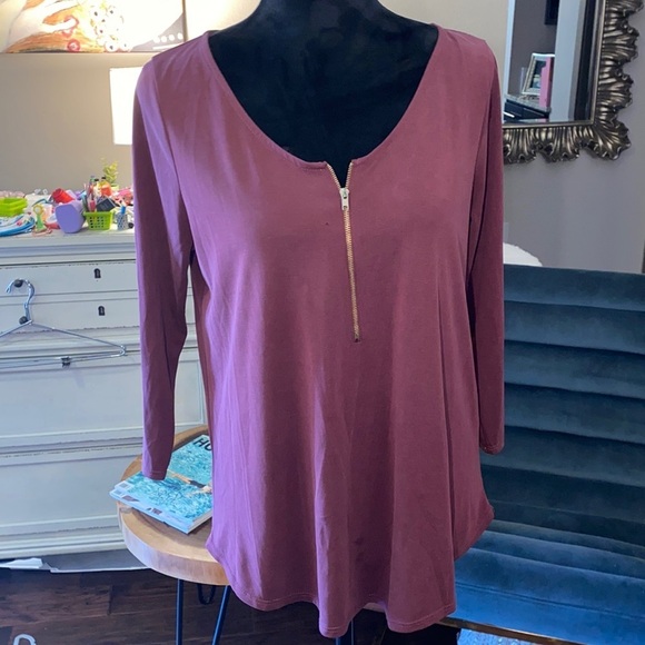 Green Envelope Tops - Green Envelope plum blouse women’s shirt Medium​​